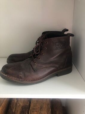 Levi premium leather boots - size 9